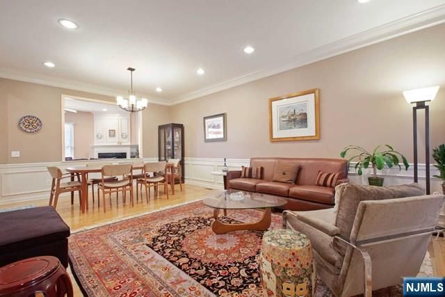 47 Mulberry Court, Paramus, NJ 07652