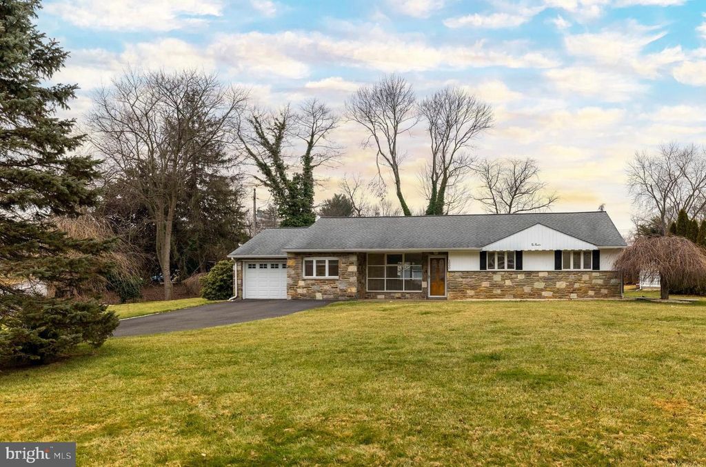 1090 ROZEL AVE, Southampton, PA 18966