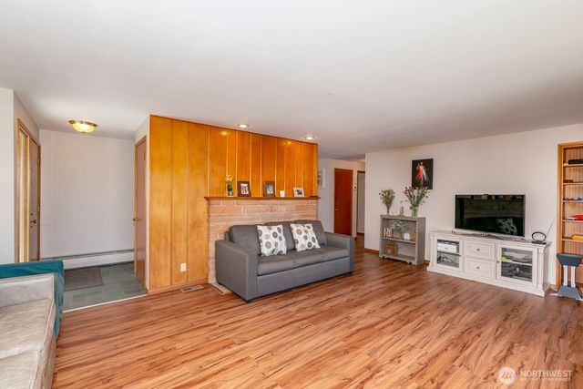 3822 Shelby Road, Lynnwood, WA 98087
