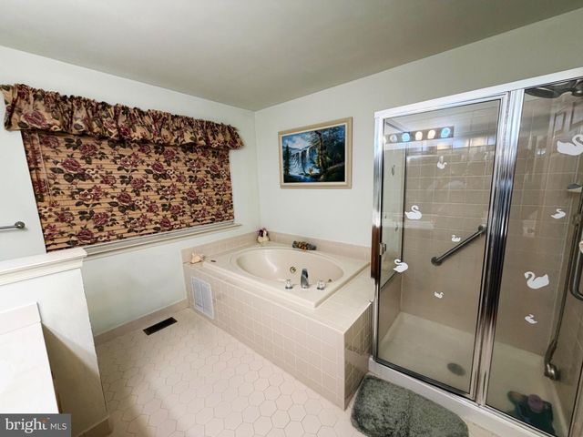 6 SKYHOOK CIRCLE, Woodbury, NJ 08096