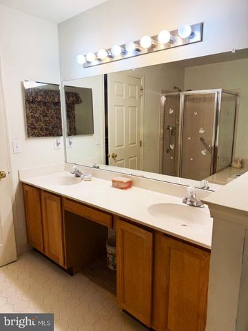 6 SKYHOOK CIRCLE, Woodbury, NJ 08096