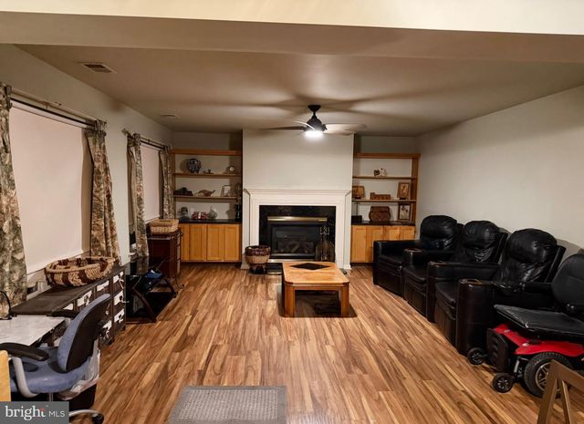 6 SKYHOOK CIRCLE, Woodbury, NJ 08096