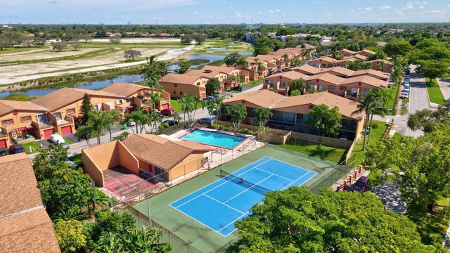 2751 E Sunrise Lakes Drive 204, Sunrise, FL 33322