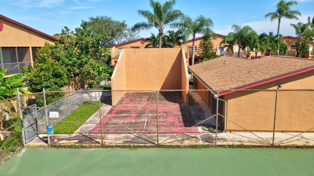 2751 E Sunrise Lakes Drive 204, Sunrise, FL 33322