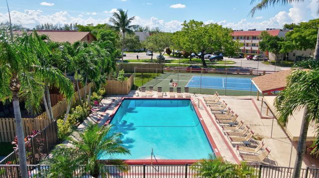 2751 E Sunrise Lakes Drive 204, Sunrise, FL 33322