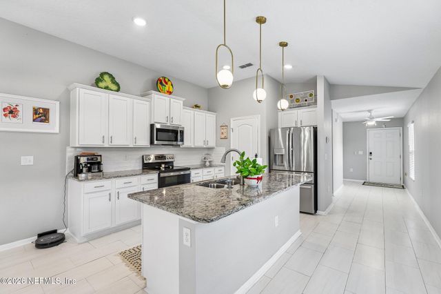8153 MEADOW WALK Lane, Jacksonville, FL 32256