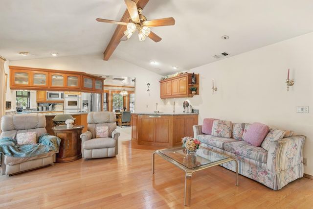 2952 Royce Dr, Rescue, CA 95672