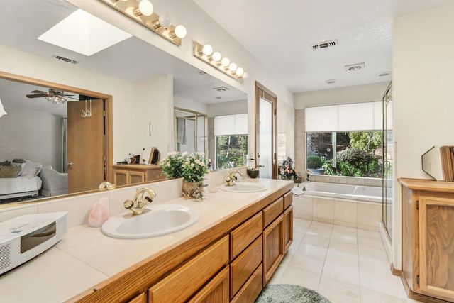 2952 Royce Dr, Rescue, CA 95672