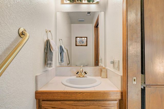 2952 Royce Dr, Rescue, CA 95672