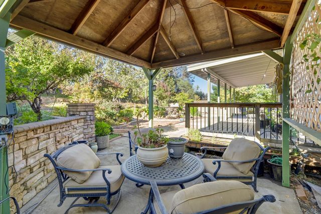 2952 Royce Dr, Rescue, CA 95672