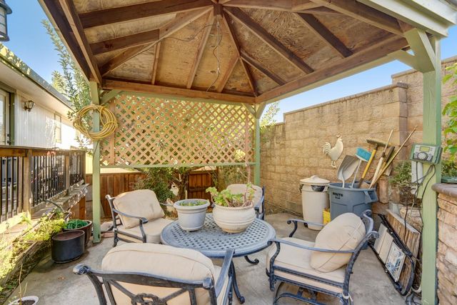 2952 Royce Dr, Rescue, CA 95672