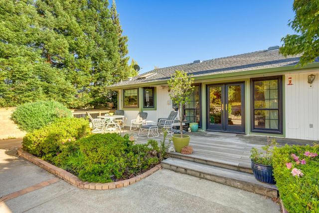 2952 Royce Dr, Rescue, CA 95672