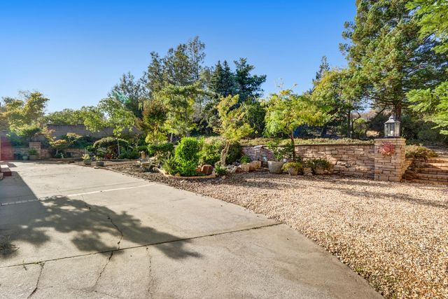2952 Royce Dr, Rescue, CA 95672