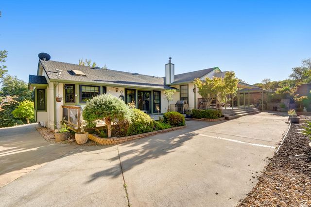 2952 Royce Dr, Rescue, CA 95672