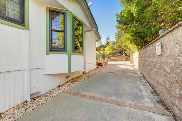 2952 Royce Dr, Rescue, CA 95672