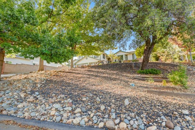 2952 Royce Dr, Rescue, CA 95672