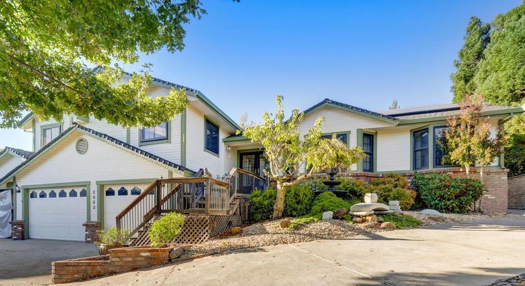 2952 Royce Dr, Rescue, CA 95672