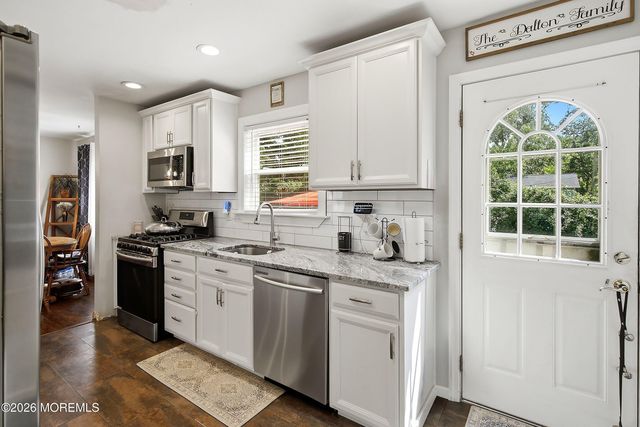 25 Laurelton Avenue, Jackson, NJ 08527