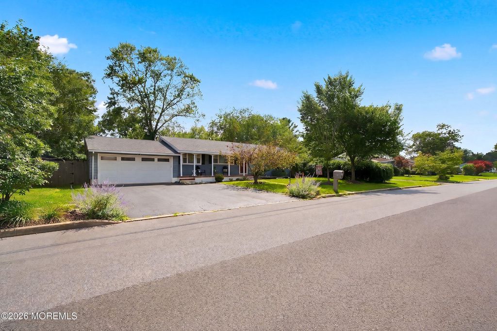 25 Laurelton Avenue, Jackson, NJ 08527