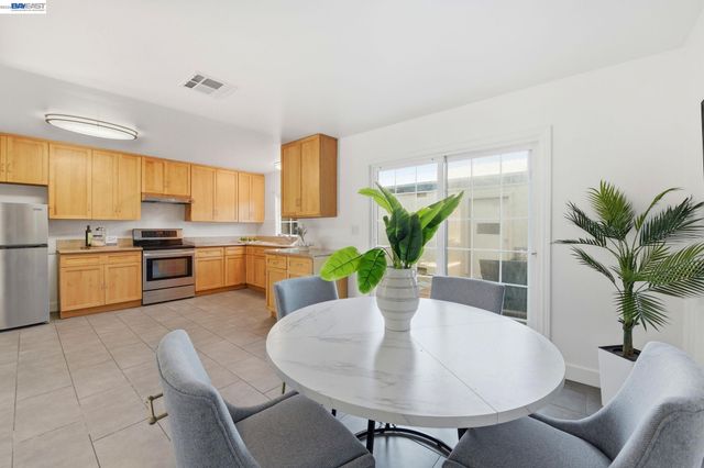 4336 Planet Cir, Union City, CA 94587