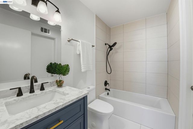 4336 Planet Cir, Union City, CA 94587