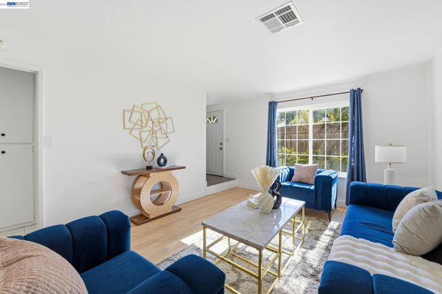 4336 Planet Cir, Union City, CA 94587