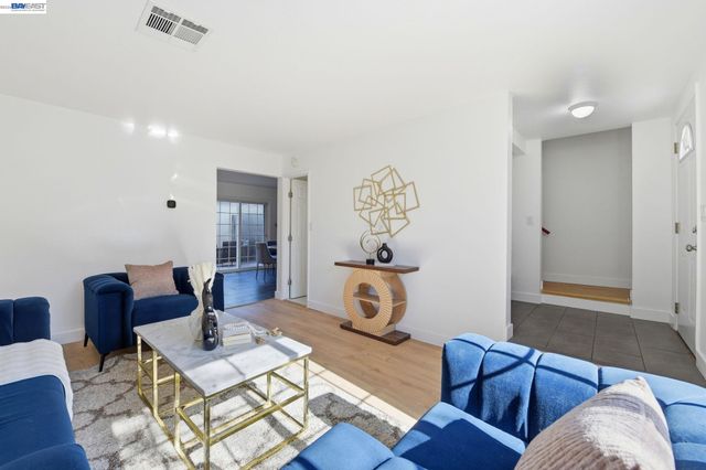 4336 Planet Cir, Union City, CA 94587