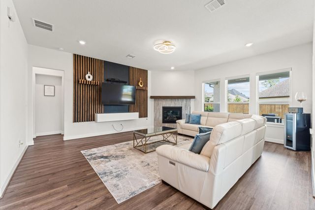 21 Cassena Grove Drive, Tomball, TX 77375