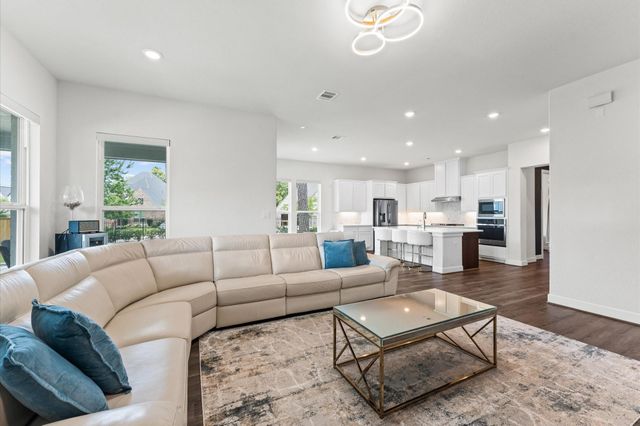 21 Cassena Grove Drive, Tomball, TX 77375