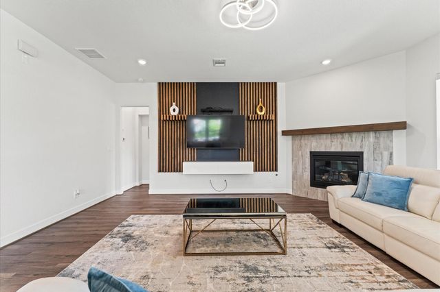 21 Cassena Grove Drive, Tomball, TX 77375