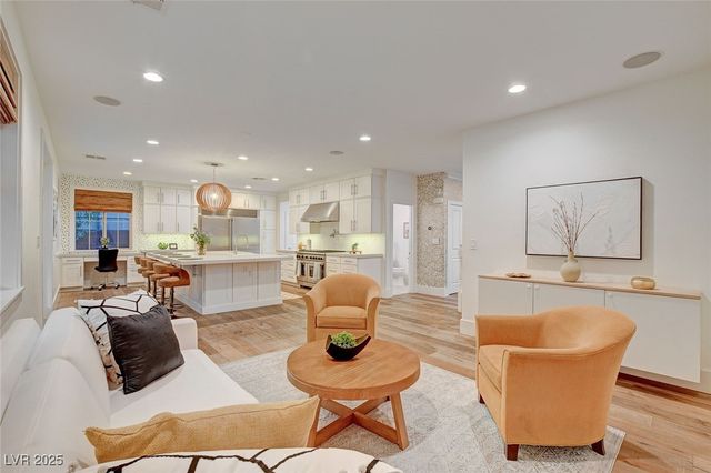 10410 Ashlar Point Way, Las Vegas, NV 89135