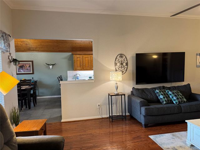212 Live Oak Lane, Friendswood, TX 77546
