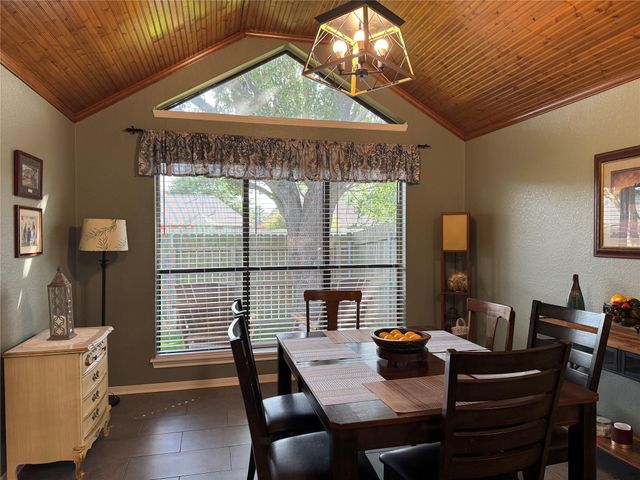 212 Live Oak Lane, Friendswood, TX 77546