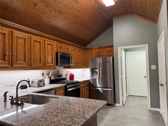 212 Live Oak Lane, Friendswood, TX 77546