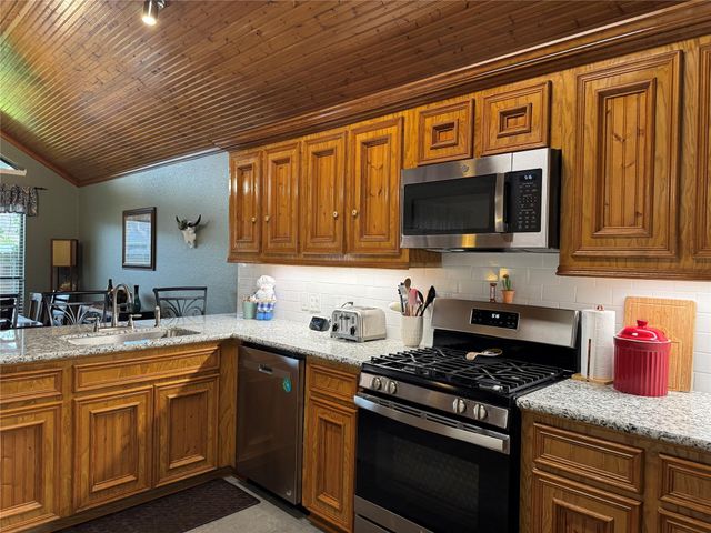 212 Live Oak Lane, Friendswood, TX 77546