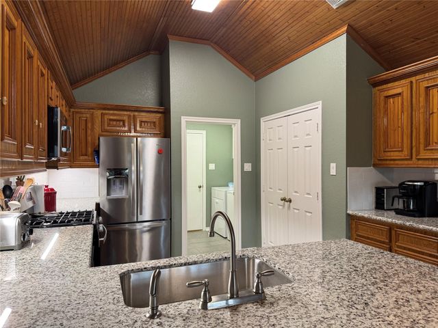 212 Live Oak Lane, Friendswood, TX 77546
