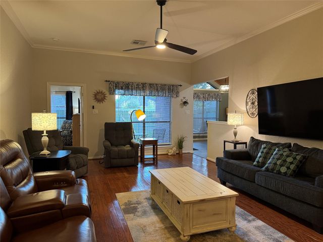 212 Live Oak Lane, Friendswood, TX 77546