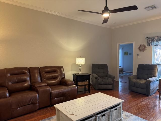 212 Live Oak Lane, Friendswood, TX 77546