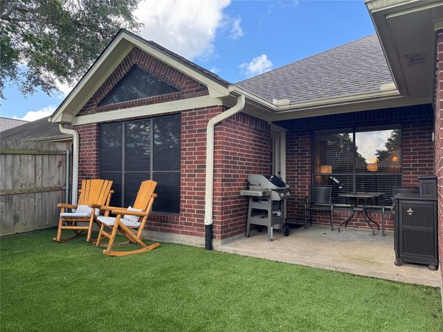 212 Live Oak Lane, Friendswood, TX 77546