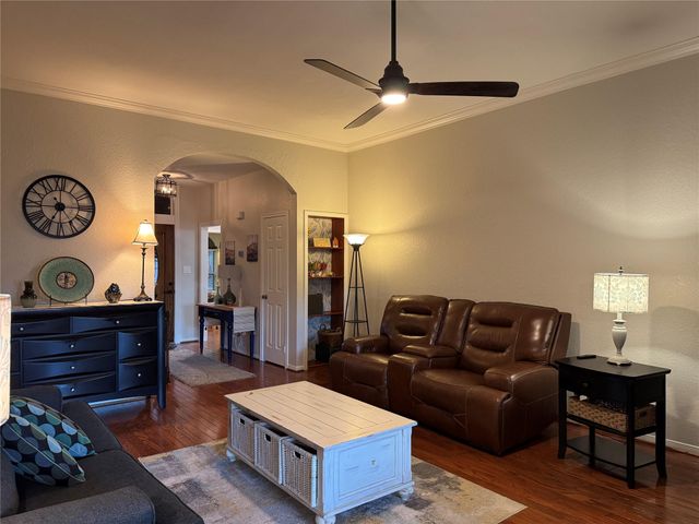 212 Live Oak Lane, Friendswood, TX 77546