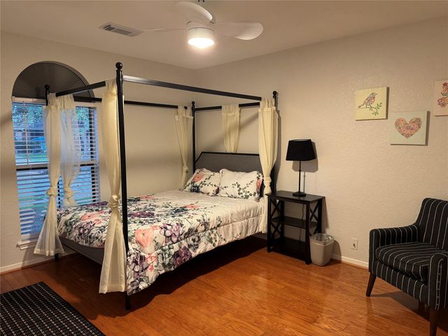 212 Live Oak Lane, Friendswood, TX 77546