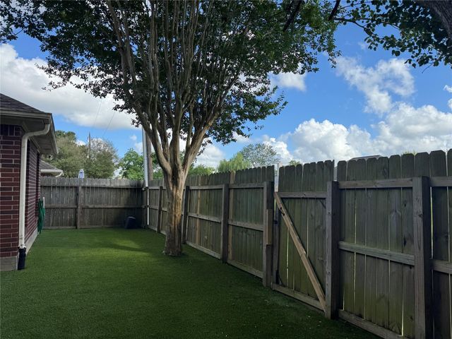212 Live Oak Lane, Friendswood, TX 77546