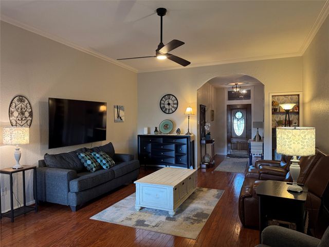 212 Live Oak Lane, Friendswood, TX 77546