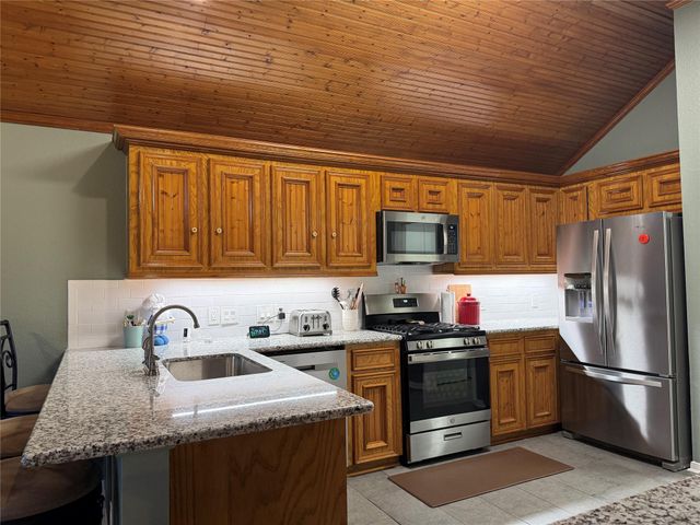 212 Live Oak Lane, Friendswood, TX 77546