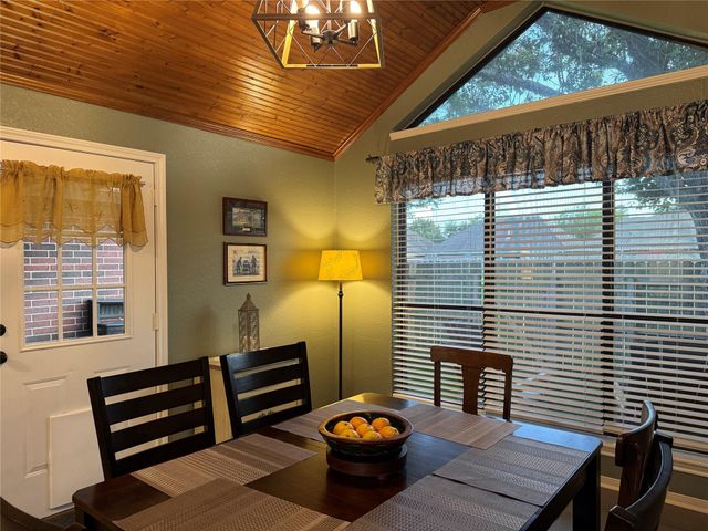 212 Live Oak Lane, Friendswood, TX 77546