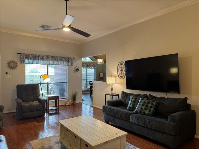212 Live Oak Lane, Friendswood, TX 77546