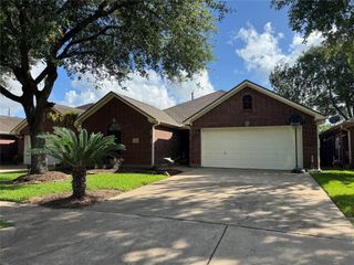 212 Live Oak Lane, Friendswood, TX 77546