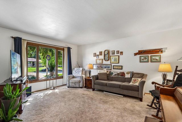 5619 S Illinois AVENUE, Cudahy, WI 53110