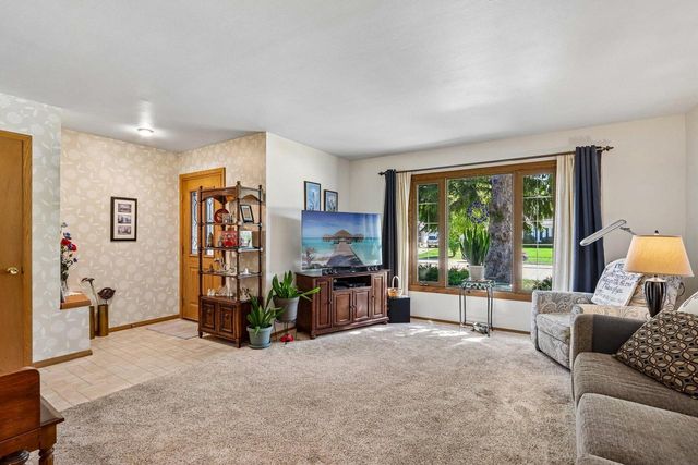 5619 S Illinois AVENUE, Cudahy, WI 53110