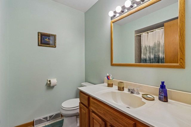 5619 S Illinois AVENUE, Cudahy, WI 53110